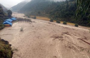 बाढीको कहर : ‘खाना खाएर निस्केको भए सबै परिवारलाई घरले च्याप्थ्यो’