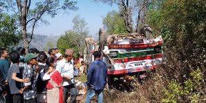 प्युठानबाट दाङ जाँदै गरेको यात्रु बस दुर्घटना, २० जनाको अवस्था गम्भीर