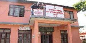 अव्यवस्थित ठेलागाडा हटाउदै बागलुङ नगरपालिका