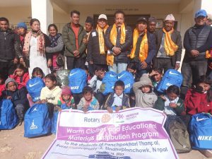 सिन्धुपाल्चोकका विद्यालयका विद्यार्थीलाई न्यानो कपडा र शैक्षिक सामग्री वितरण