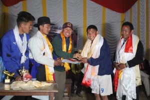 भोटखोला गाउँपालिका स्तरिय फुटबलको उपाधि लालिगुँरास क्लबलाई