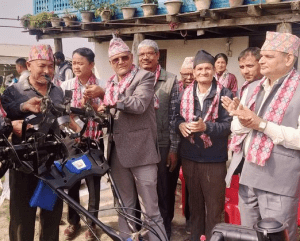 कृषकलाई कृषि सामग्री हस्तान्तरण
