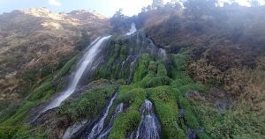 मुस्ताङ जाने बाटाेमा कुमारी झरनाको रुपमा परिचित “नारच्याङ झरना”काे साैन्दर्य