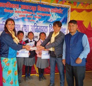 चैनपुर नगर स्तरीय आधारभुत हाजिरजवाफमा जलजले ईङ्लिस स्कुल प्रथम