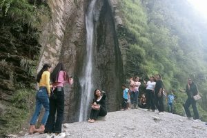 गर्मी छल्न कोप्रे झरना