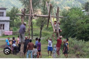 चर्खेपिङ संरक्षण गर्दै गाउँले