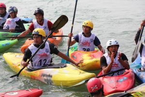 कायाकिङ खेल