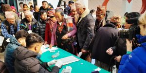 गृहजिल्लामा आँखाका बिरामीको शल्यक्रिया गर्दै डा. रुइत