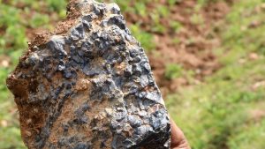 महाशिलामा रहेको फलामखानी सञ्चालन गर्न पदमार्ग निर्माण