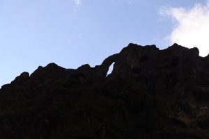 म्याग्दीको आकाशे गुफा : पदमार्ग नहुँदा पुग्न कठिन